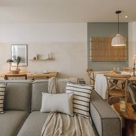 Minturno - 2 Bedrooms And Balcony In Alvalade