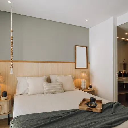 Minturno - 2 Bedrooms And Balcony In Alvalade *