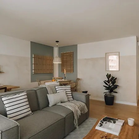 Daire Minturno - 2 Bedrooms And Balcony In Alvalade *